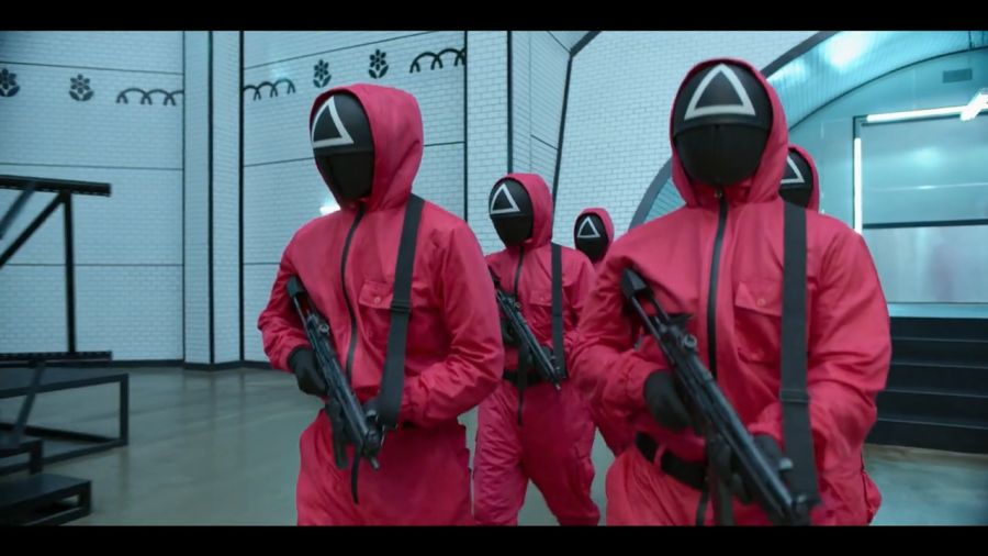 [오징어게임]무력을 담당하는 주최측 진행 요원_1.jpg