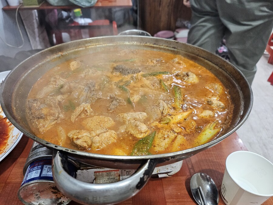 진짜 특이한 닭도리탕 먹어봄_1.jpg