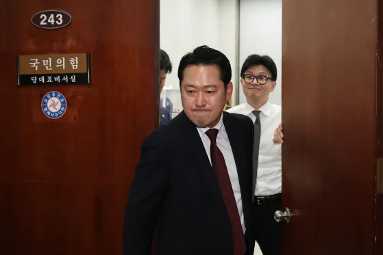 장동혁 이 사진 대체 무슨일이 있던거냐 ㅋㅋㅋㅋ_1.webp