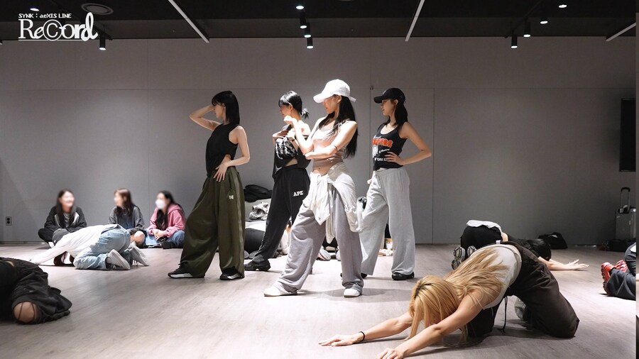 [에스파] 💜즐겁게 준비했어 MY🪽💙 | 라이브투어 안무연습 비하인드_1.jpg