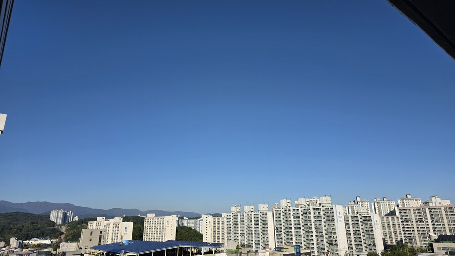 날씨) 한달만에 퍼런 하늘 봄;_1.jpg