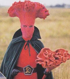 [토지마 탄자부로는 가면라이더가 되고 싶어] TV 속 괴인과 전투원_12.png