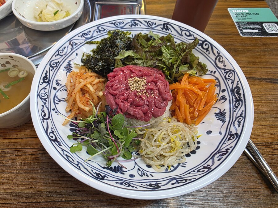 8000 한우 육회 비빔밥. 한우 곰탕._1.jpg