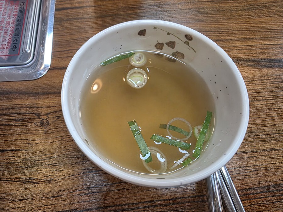 8000 한우 육회 비빔밥. 한우 곰탕._2.jpg