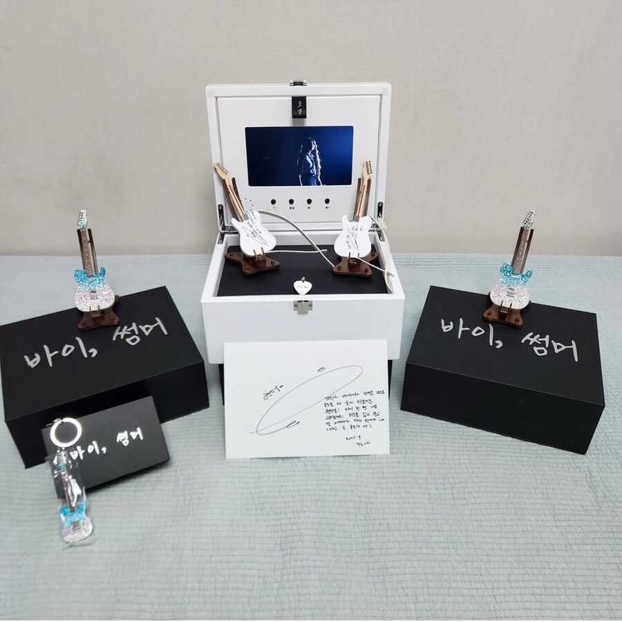 IU 팬밋업 DAY2 모래시계 코스프레하신 분 상품 정보_5.jpg