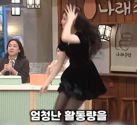 노출사고 터질까봐 코디가 옷을 붙여버린 연예인_8.jpg