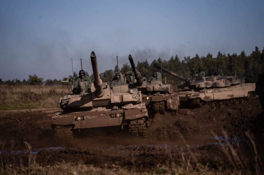 폴란드에 간, K-2 흑표 전차 근황.._4.jpg