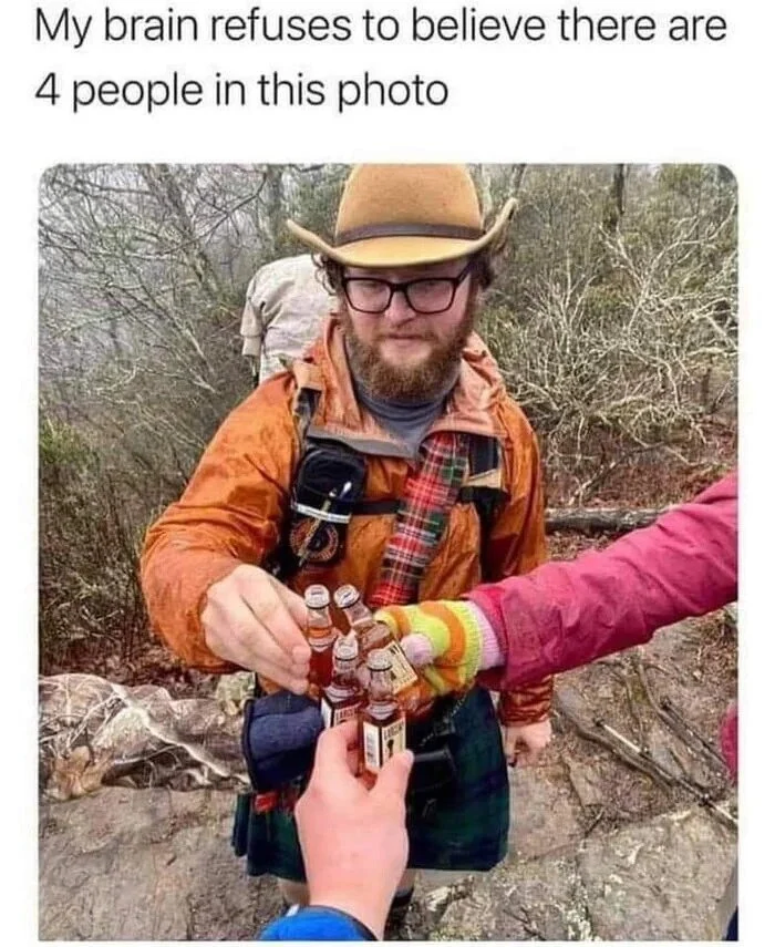 등산하다 죽은 친구와 한잔.._1.webp