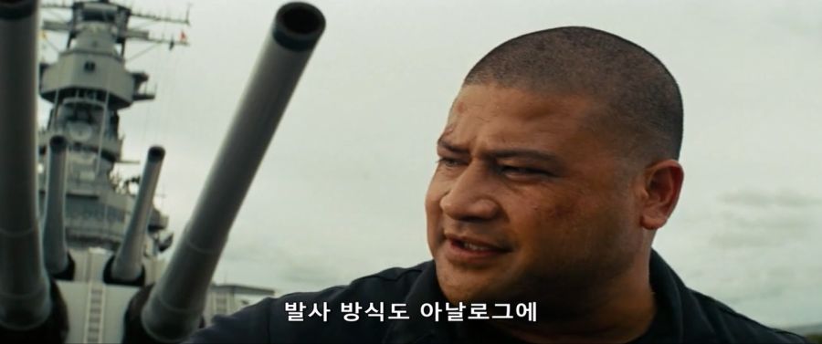 영화속 구형 전투함으로 외계인을 박살내는 작품_5.jpg