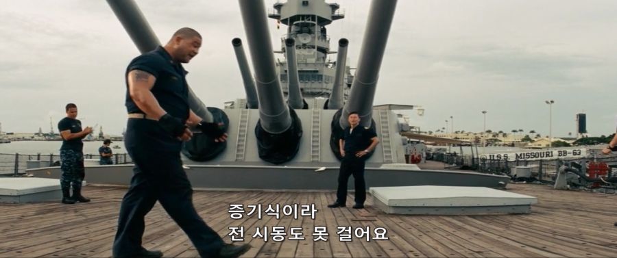 영화속 구형 전투함으로 외계인을 박살내는 작품_7.jpg