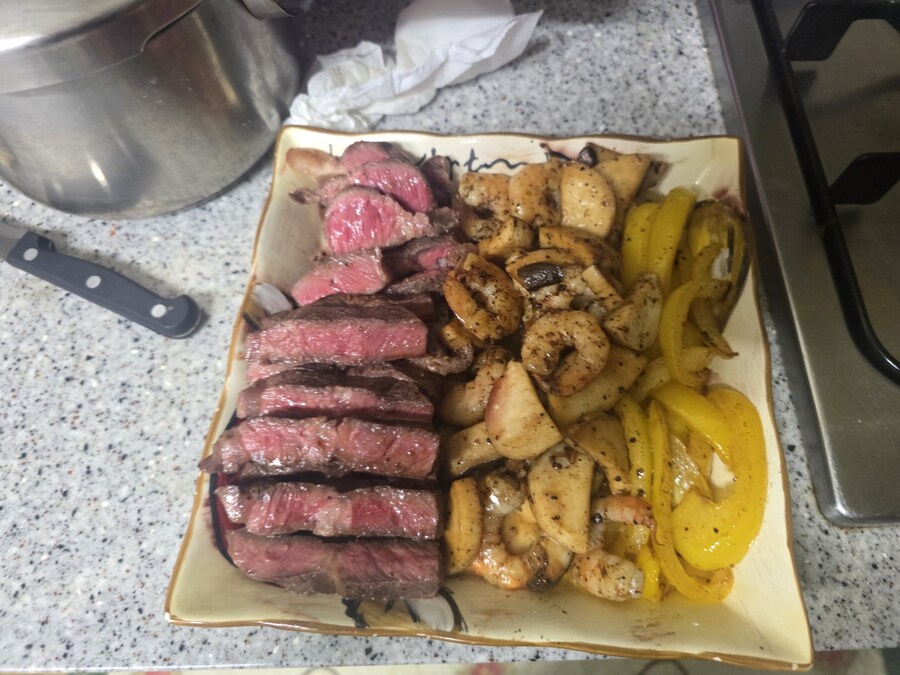 오늘 스테이크 개 잘구워짐_1.jpg