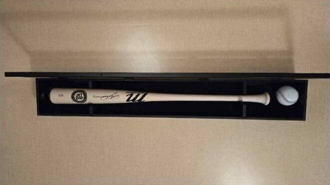 트럼프는 빠따 선물했네_1.jpg