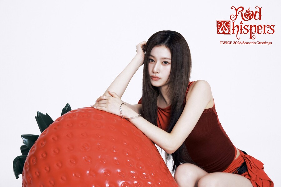 [트와이스] TWICE 2026 시즌그리팅 'RED WHISPERS' 비하인드_5.jpg