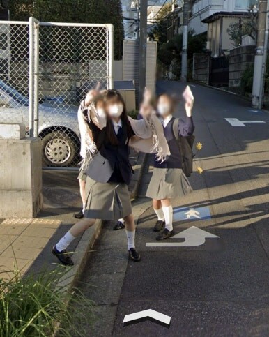 로드뷰에 찍한 여고생_2.jpg