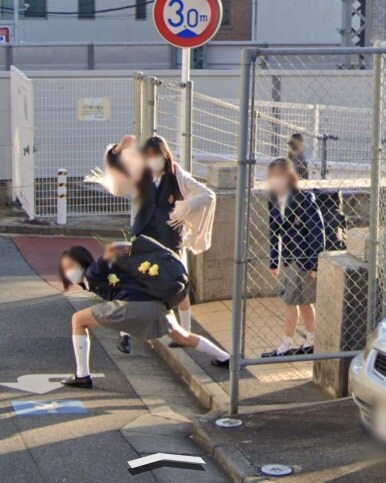 로드뷰에 찍한 여고생_3.jpg