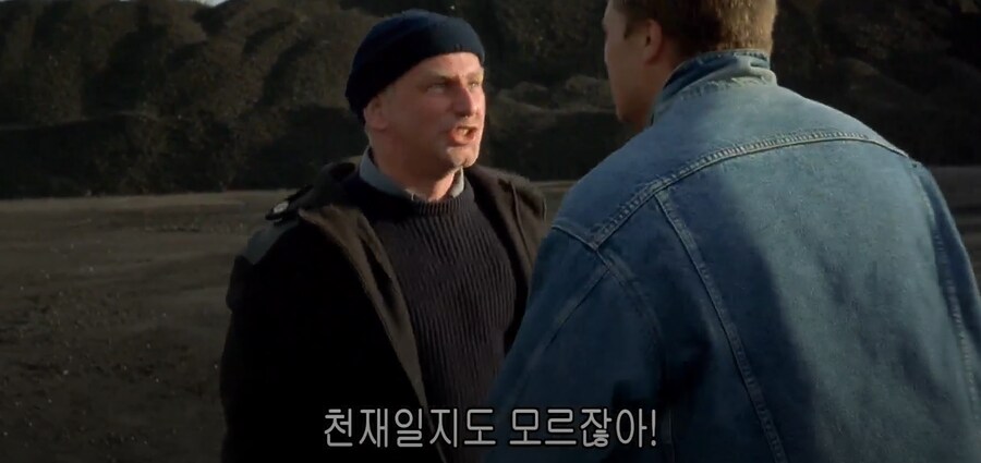 성장 영화이자 마가릿 대처를 대차게 까버린 영화_11.png