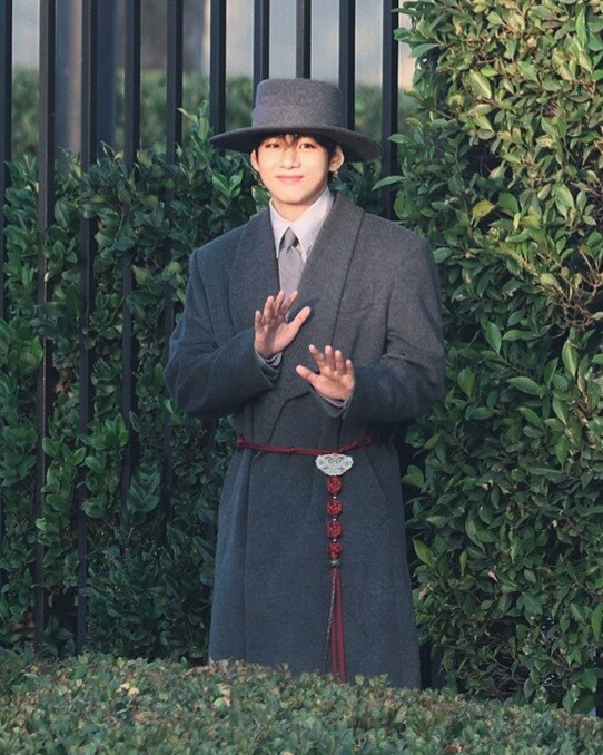 헐리웃 보그쇼에 참석한 BTS 뷔 패션_1.jpg