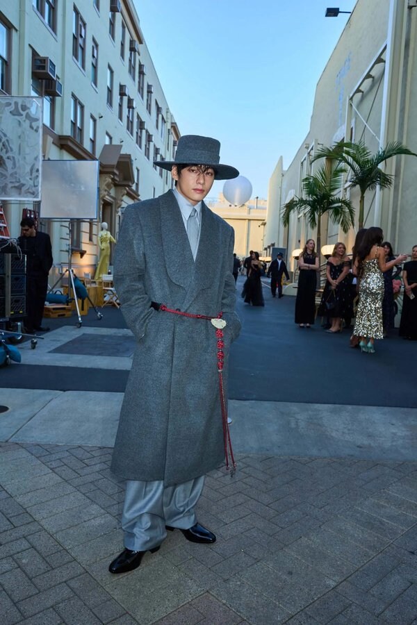 헐리웃 보그쇼에 참석한 BTS 뷔 패션_5.png