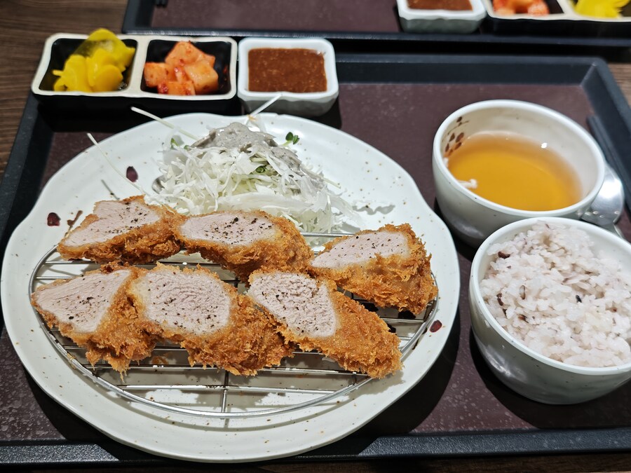 점심 메뉴는 돈까쓰!_5.jpg