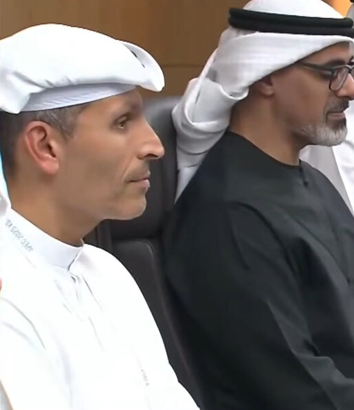 제가 잘 몰라서 그러는데 이분 맨시티 회장 이셨던 알 무바락씨 아니겠죠?_1.jpg