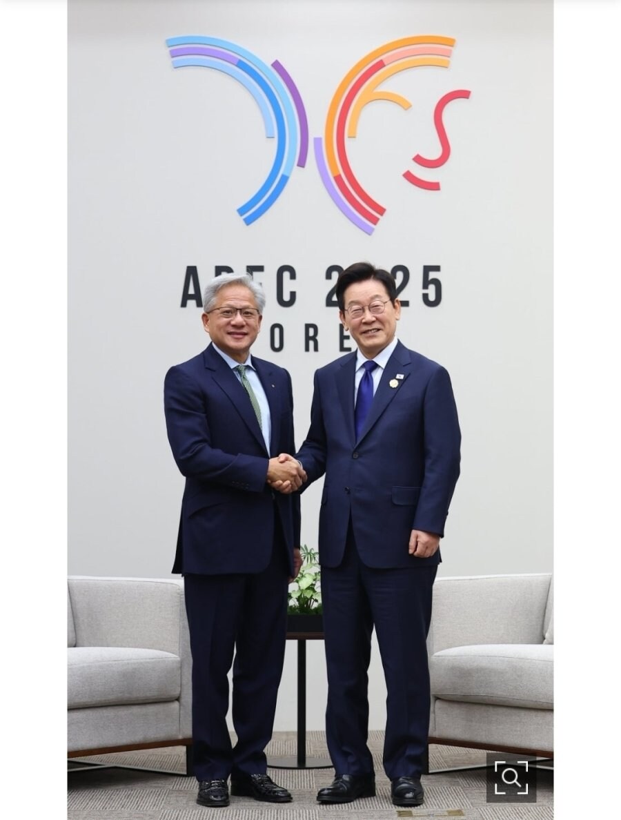 이재명 근황 (feat. 젠슨 황)_1.jpg