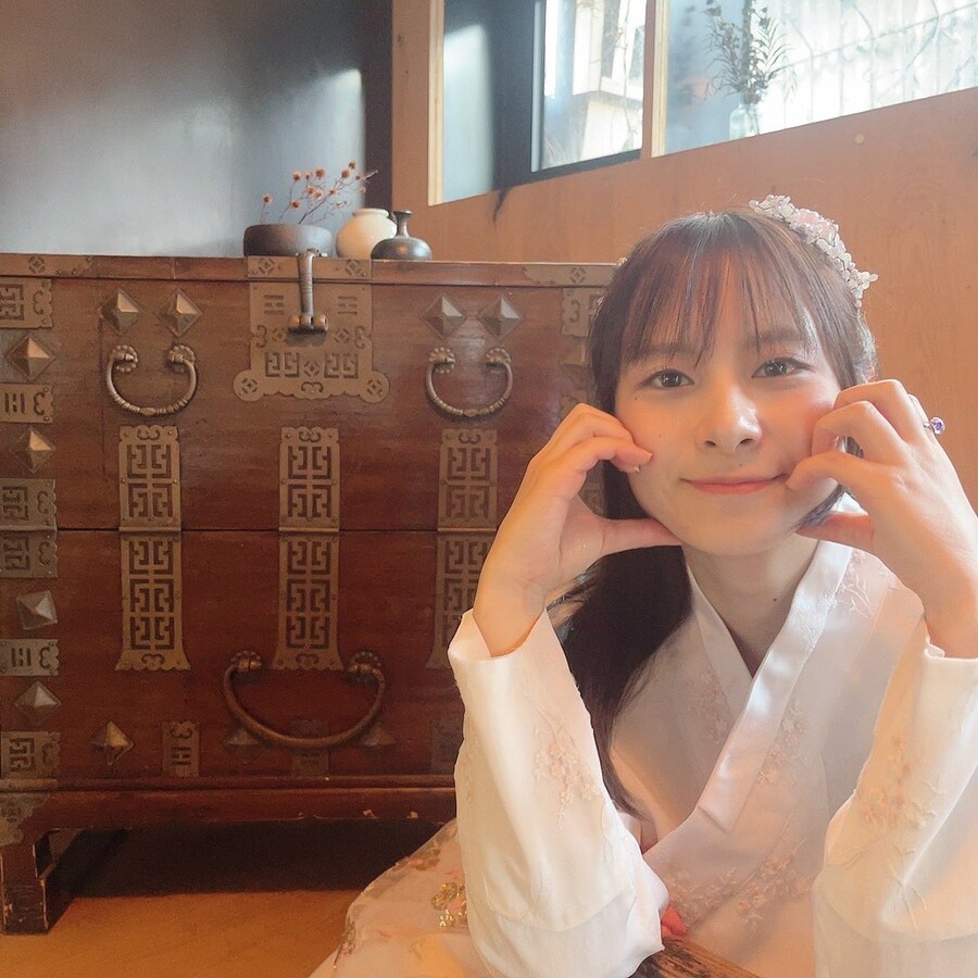 성우) 마에다 카오리 : "어제 공약대로 치마저고리 입어봤어요."_1.jpg