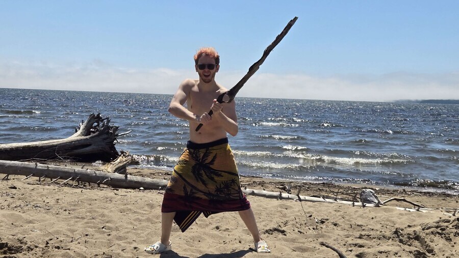 해변에서 발견한 태양의 검.jpg_2.jpg