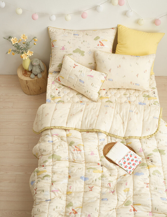 소파 밑에 누워있는 아이유 이불 정보_18.jpg