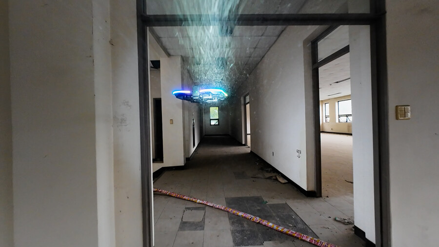 어두운 폐건물 탐사를 위한 드론의 필수 아이템은 뭘까?_11.jpg