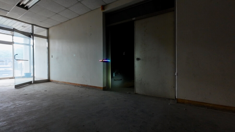 어두운 폐건물 탐사를 위한 드론의 필수 아이템은 뭘까?_13.jpg