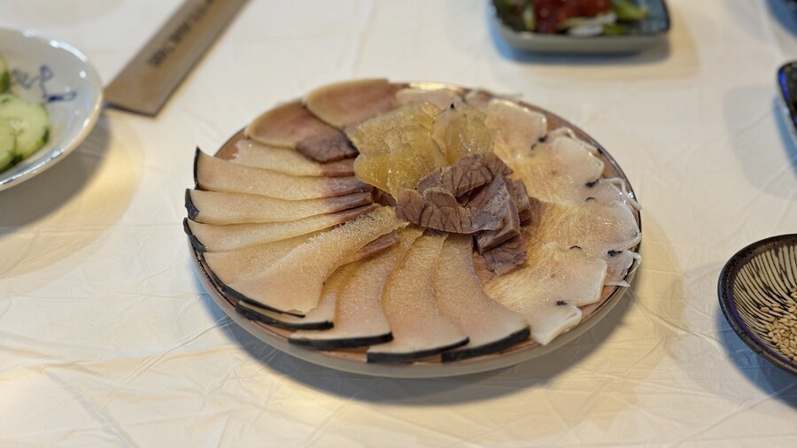 밖에서 밥 먹습니다 - 울산 남구, 대왕고래고기_3.jpg