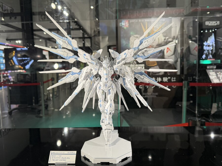 [반다이] MGEX 스트라이크 프리덤 건담 [트와일라이트 코팅] 전시_4.jpg