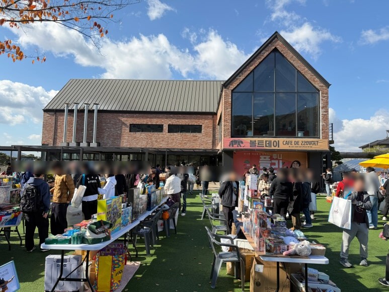 이상훈TV X 춘천 220볼트 (카페) / 춘천 첫 플리마켓 셀러 참전_1.jpg