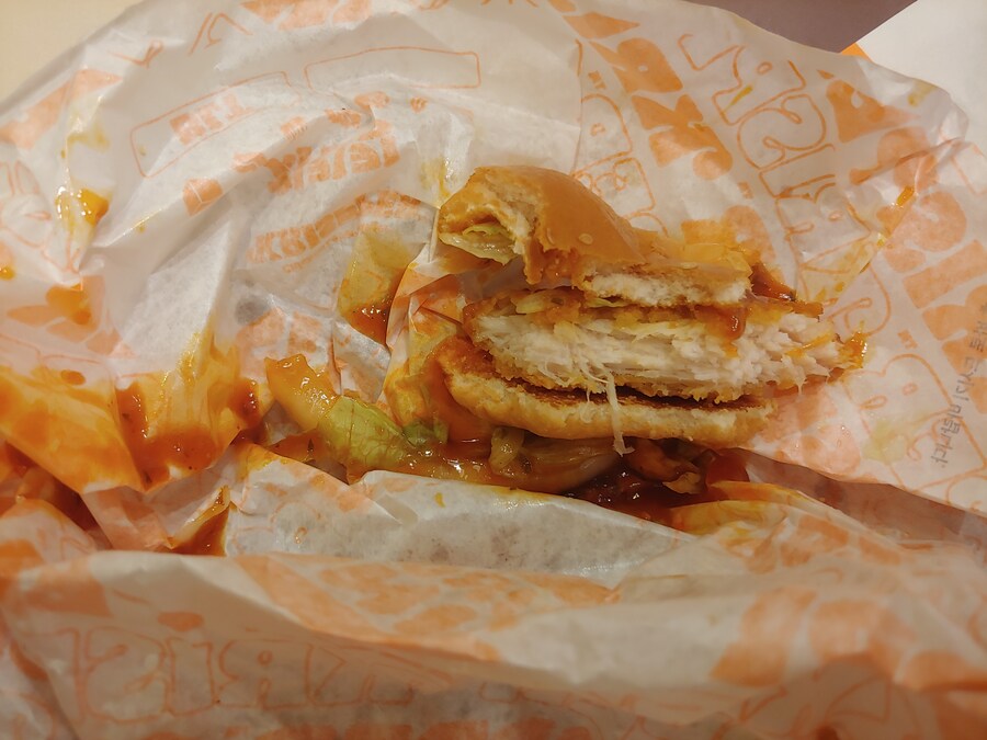 버거킹 신상 크리스피 불닭 ㅅㅂ 이거 뭐임_1.jpg