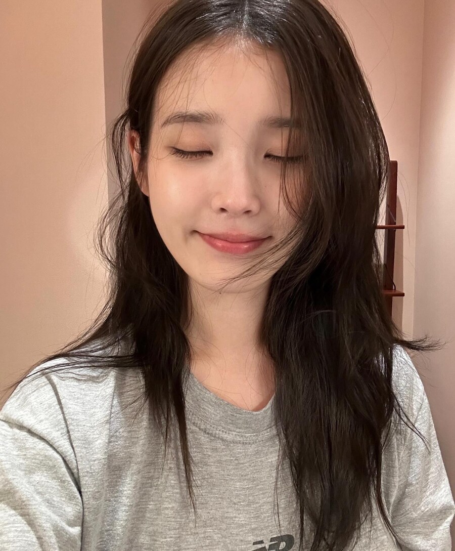 2025.11.06 아이유 인스타그램_14.jpg