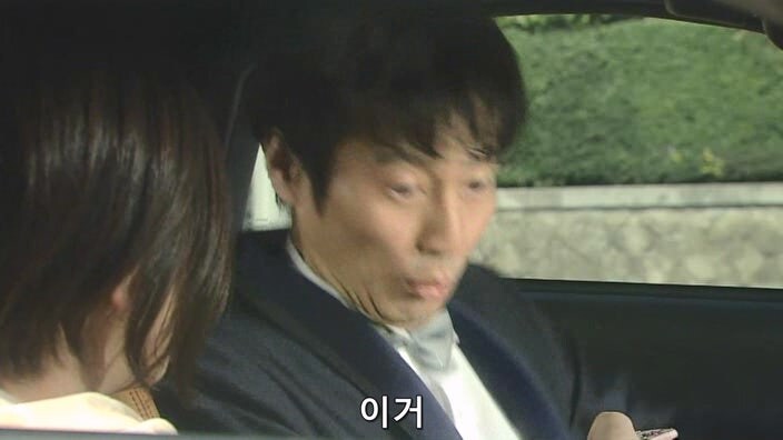 여자친구가 사주는 폴더폰을 조심해야해요_10.jpg