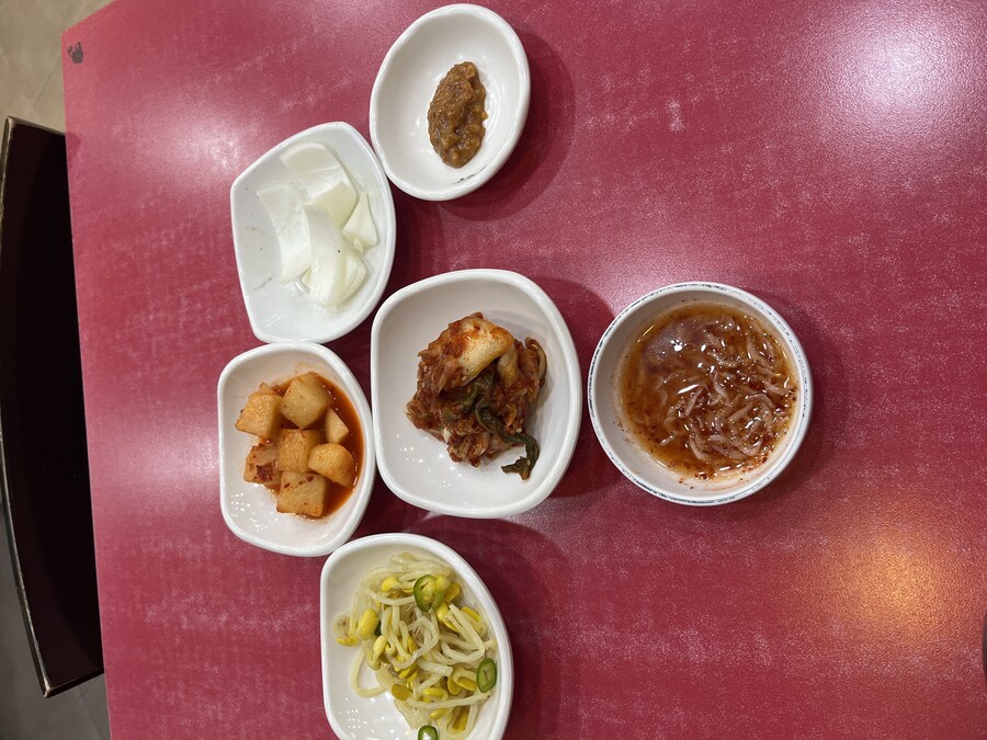 퇴근하다가 배고파서 국밥 먹는당_1.jpg