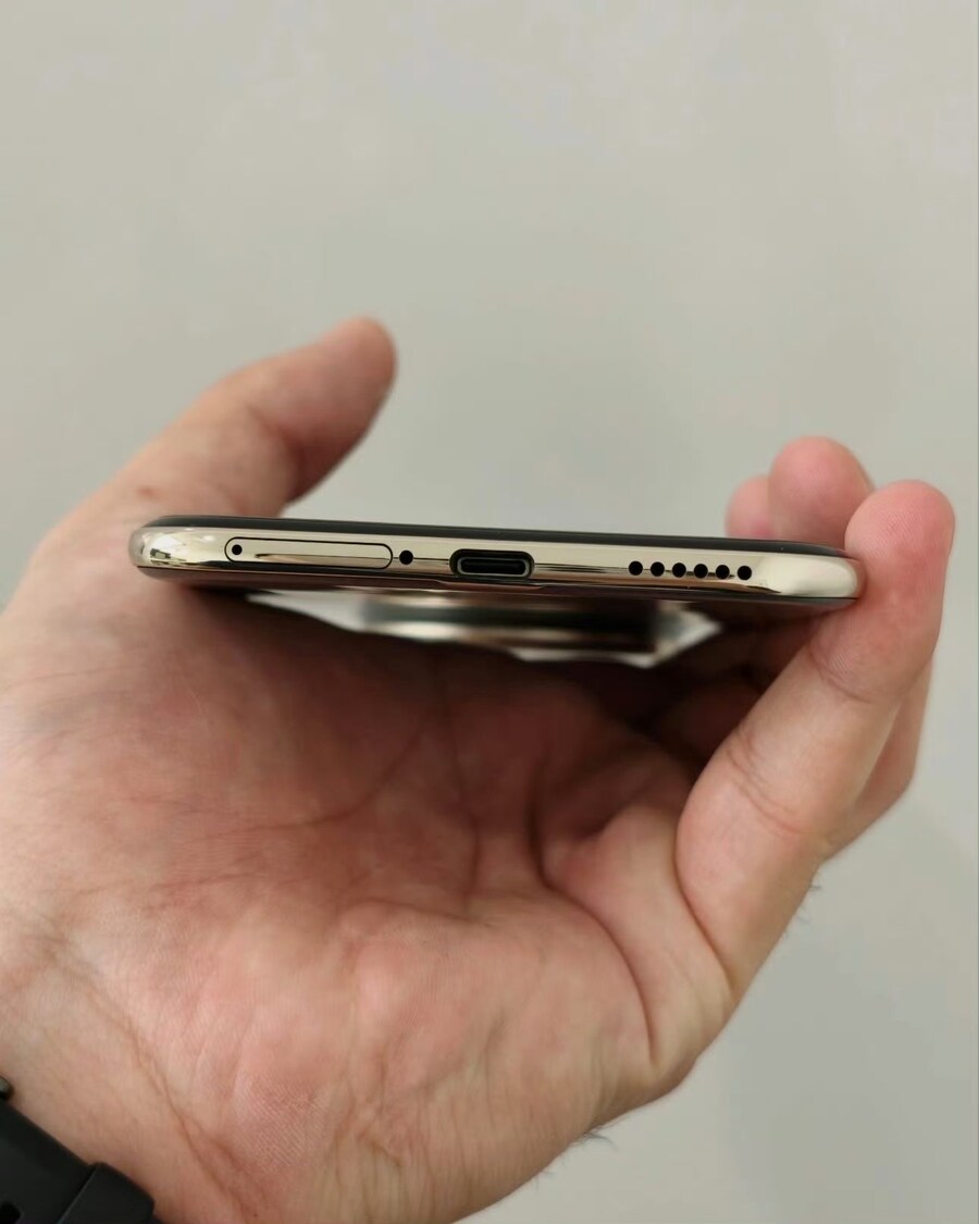 Huawei Mate 70 Air 실기 이미지 및 주요 스펙_6.jpg