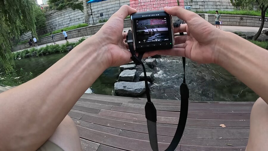 유튜브) 외국인들 사진찍어서 선물해주는 유튜버_11.png