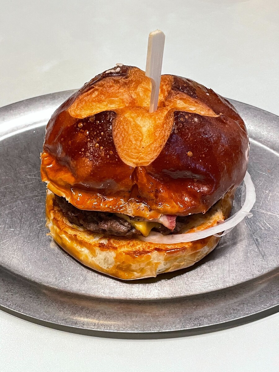 프레첼 버거 먹었어요_1.jpg