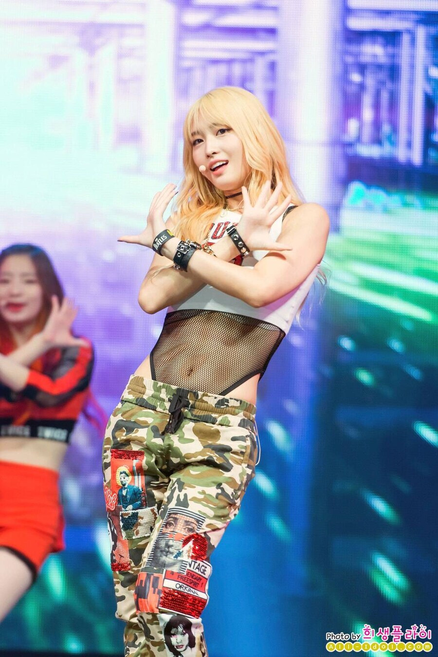 블루아카) 대만섭 아루복장이 충격적이긴 하네.jpg_2.jpg