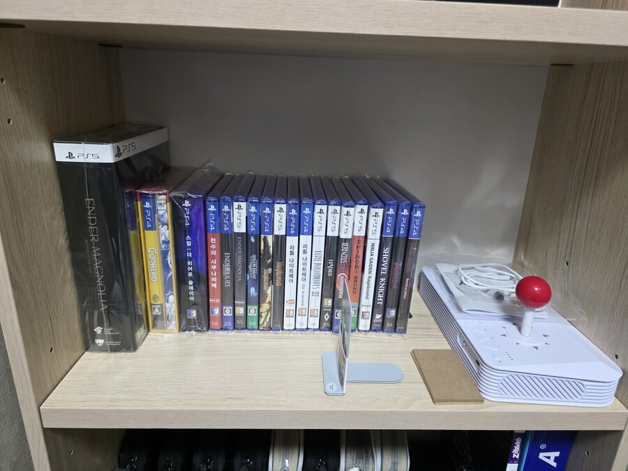 책장 구입기념 소장중인 게임들..._3.jpg