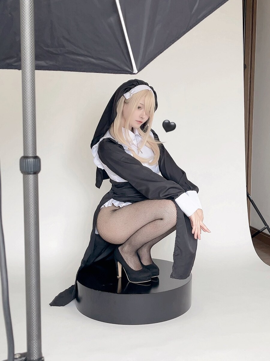 망사스타킹 신은 수녀 코스프레_9.jpg