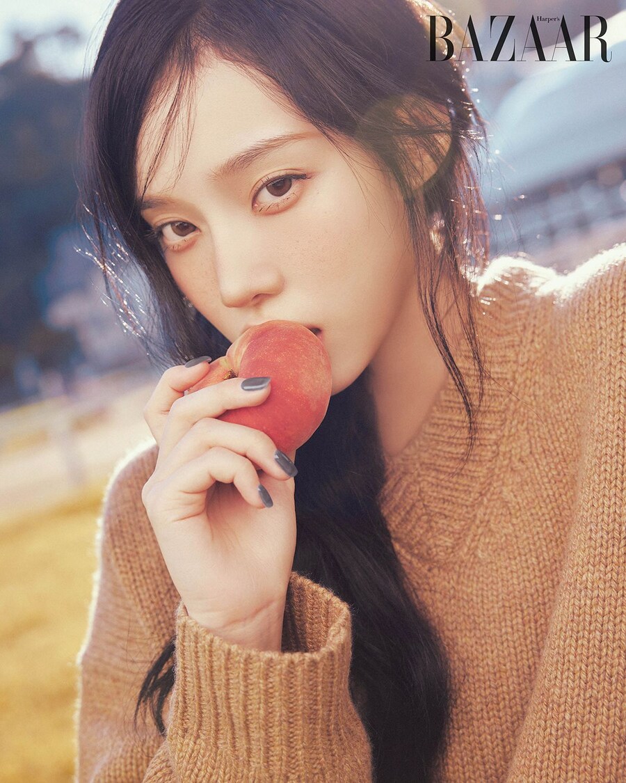 [에스파]🐴말이 좋아🥰 윈터 하퍼스바자 10월호 커버 비하인드_15.jpg