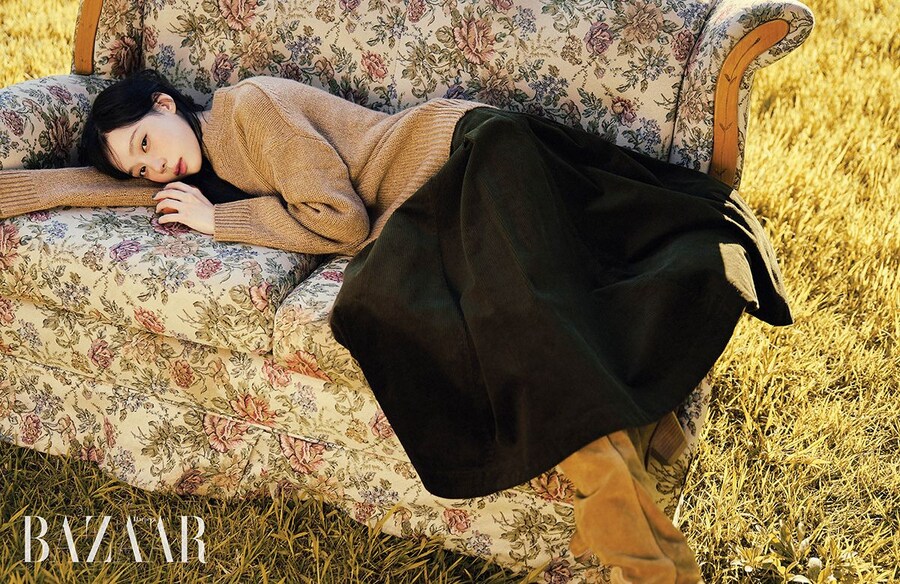 [에스파]🐴말이 좋아🥰 윈터 하퍼스바자 10월호 커버 비하인드_21.jpg