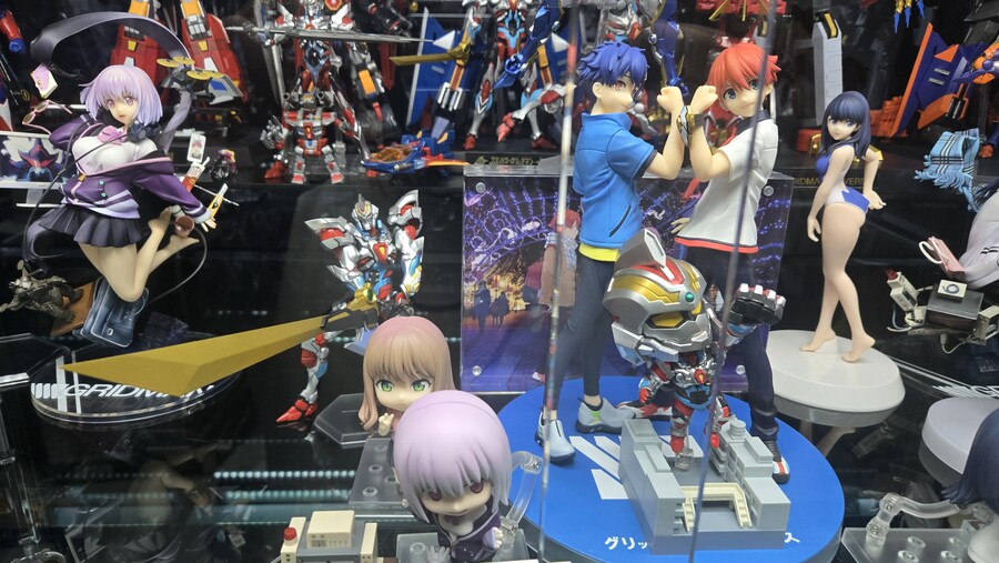 그리드맨) 장식장 재배치_5.png