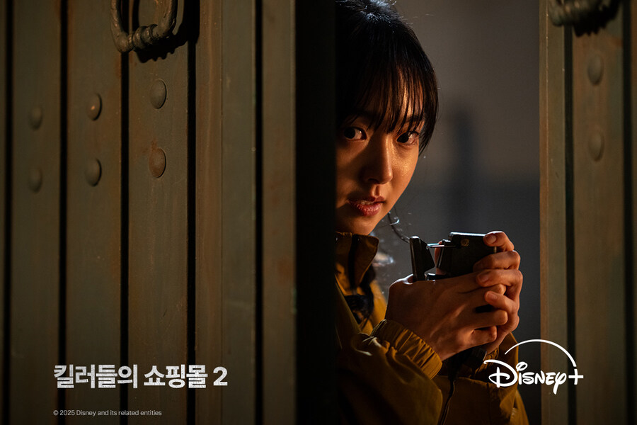 [디즈니플러스] '킬러들의 쇼핑몰' 시즌2 첫 공식 스틸_2.jpg