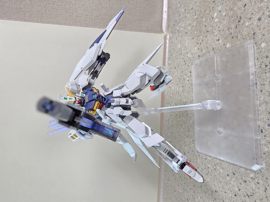 남은 건담은 단 1대뿐.. 건담 지리우스!_16.jpg