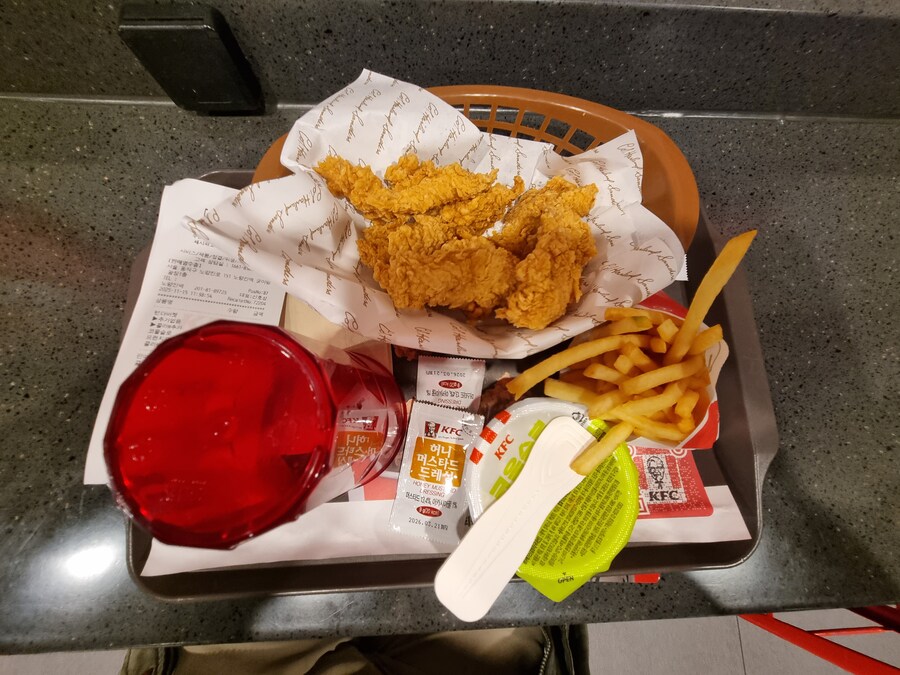 KFC) 노량진역 리뷰_3.jpg