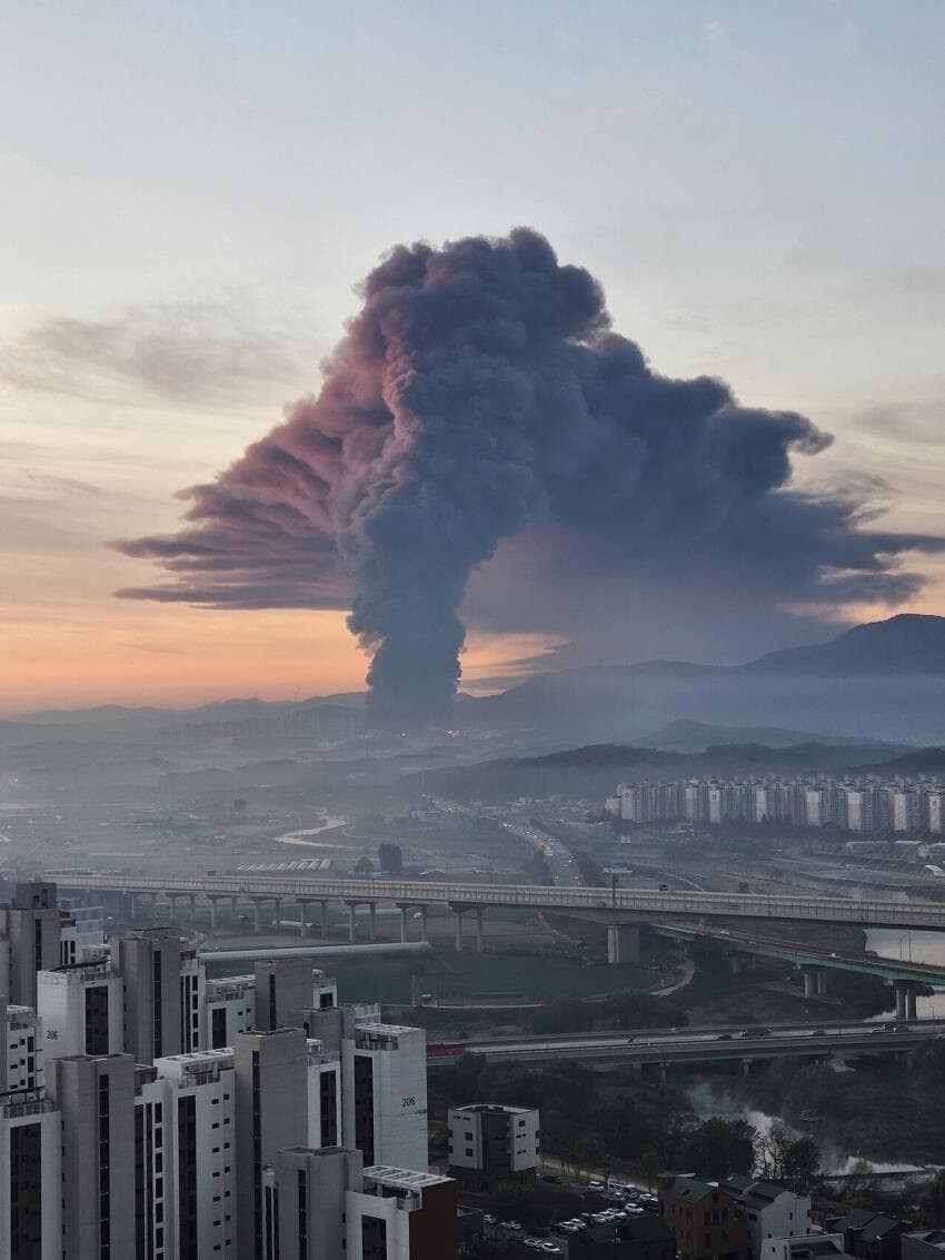 어제 발생한 천안 패션 물류센터 화재_3.jpg